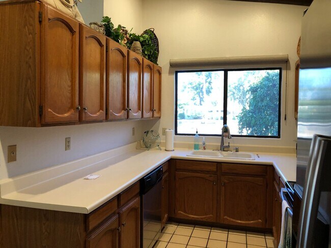 Building Photo - Manor 683 - Seasonal