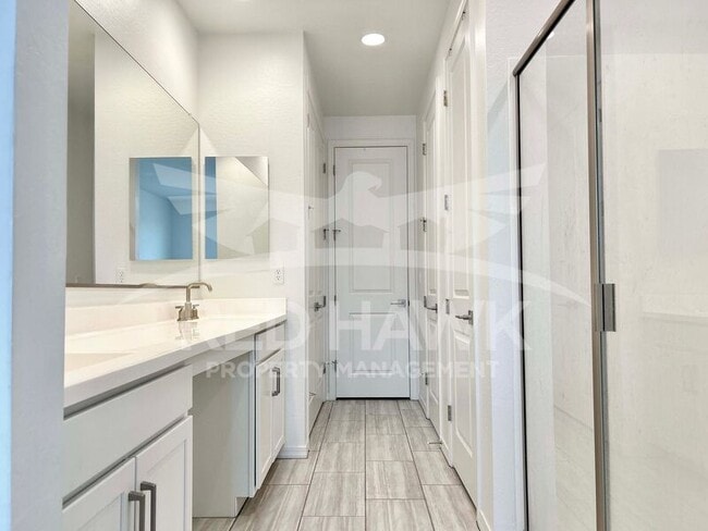 Building Photo - 35991 W San Clemente Ave