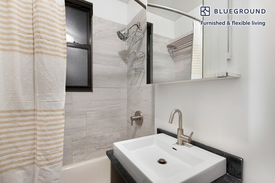 Building Photo - 515 W 47th St