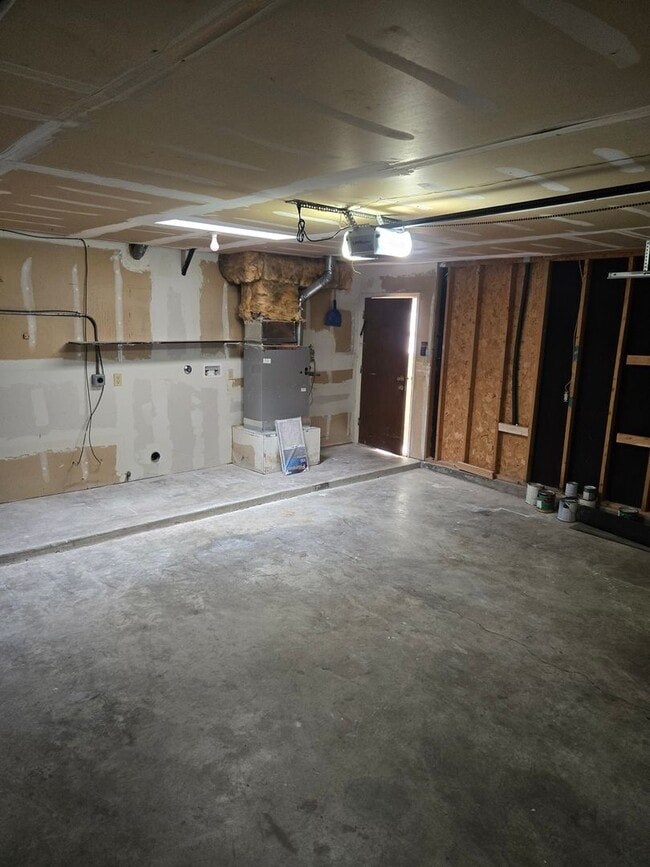 Building Photo - Two Bedroom Two Bathroom Two Car Garage in popular NE heights Neighborhood