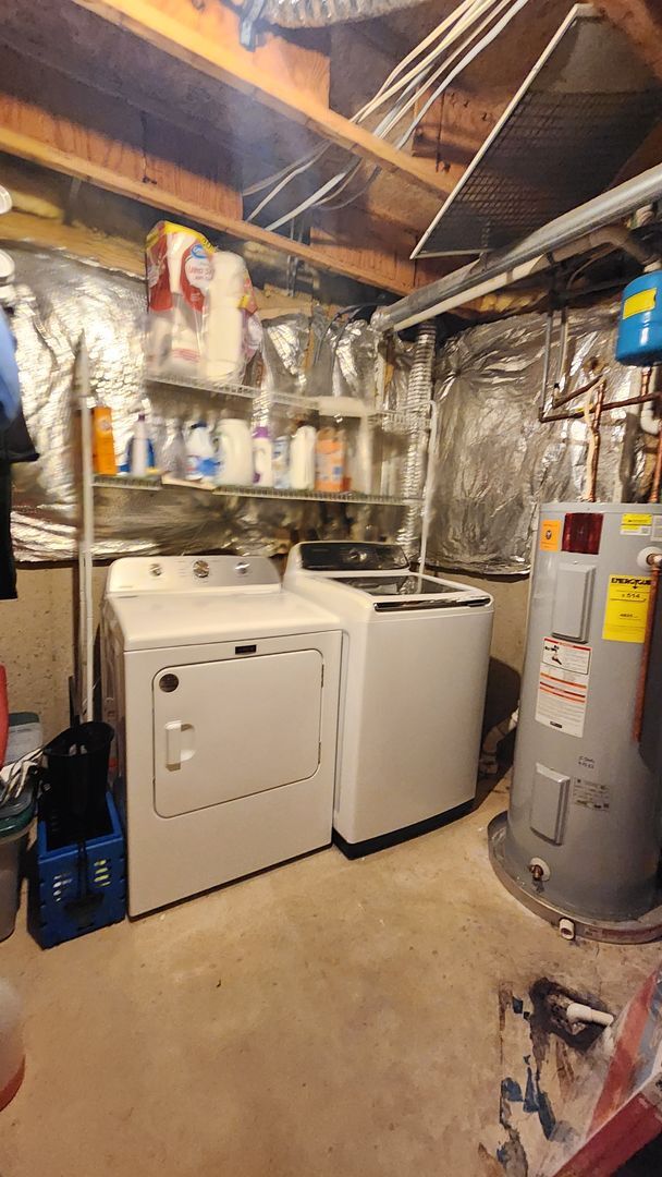 Building Photo - End-unit townhome in highly desired Kingstown