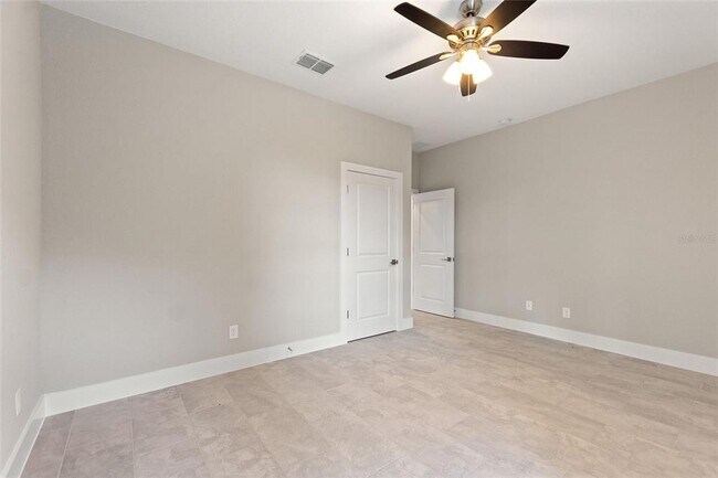 Building Photo - 3707 Fontainebleau St