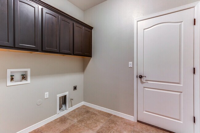 Building Photo - Home For Rent - Beautiful 4 Bedroom Home in Tierra Del Este Subdivision w/ Refrigerated Air!