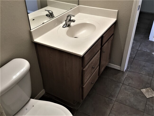 Building Photo - 500 Playful Meadows Dr NE