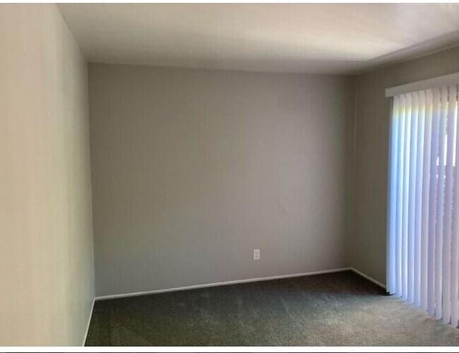 Building Photo - Move-In Ready 2BR Duplex — South Sacramento, Pets OK