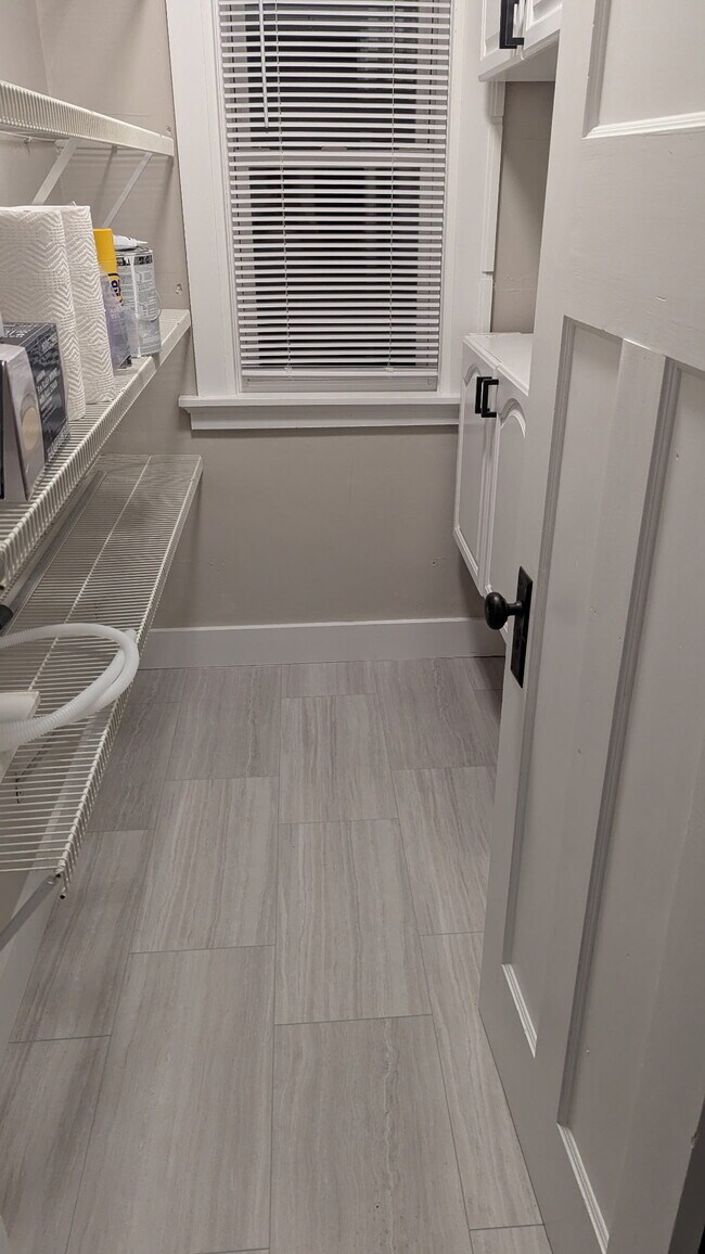 Building Photo - 319 E Montana St