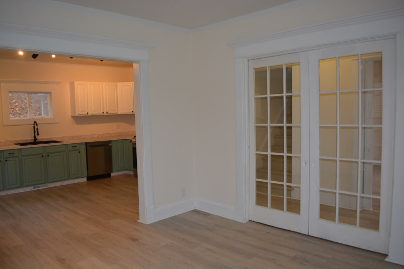 Building Photo - 330 E Main St