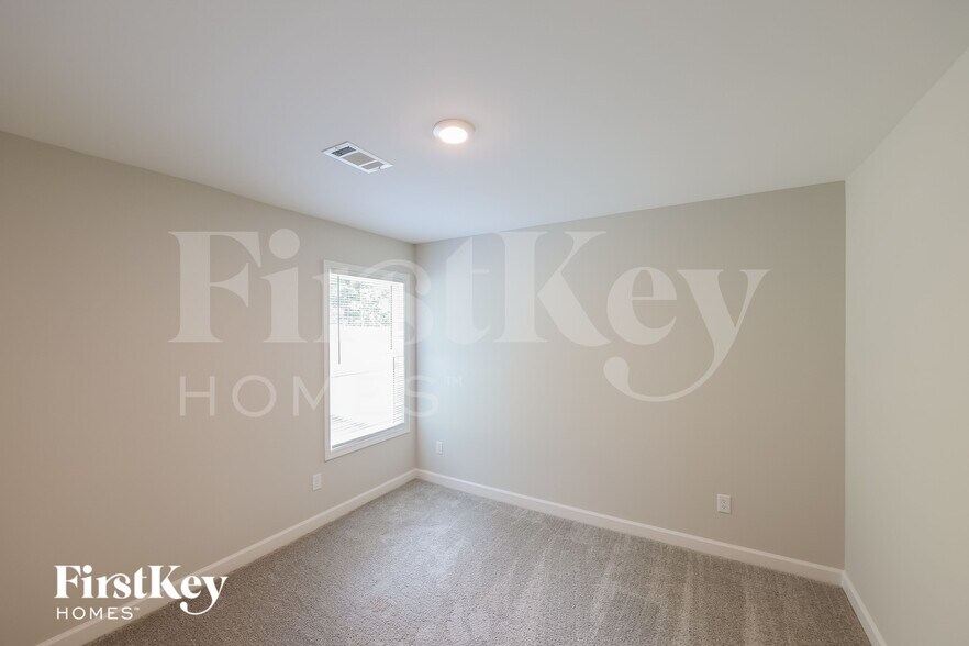 Building Photo - 6017 73rd E Pl