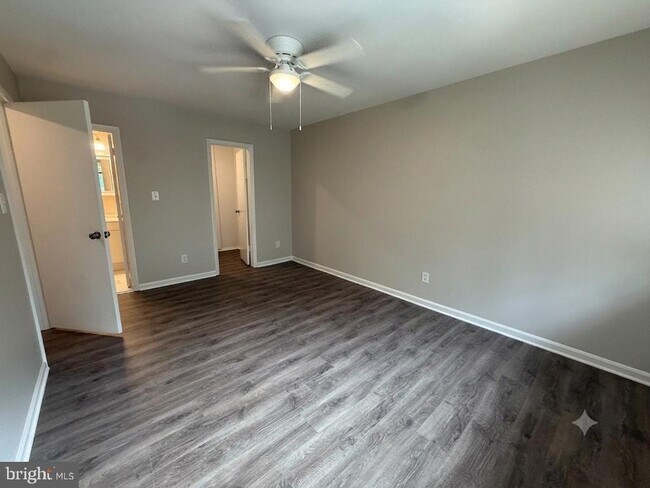 Building Photo - 9984 Shoshone Way