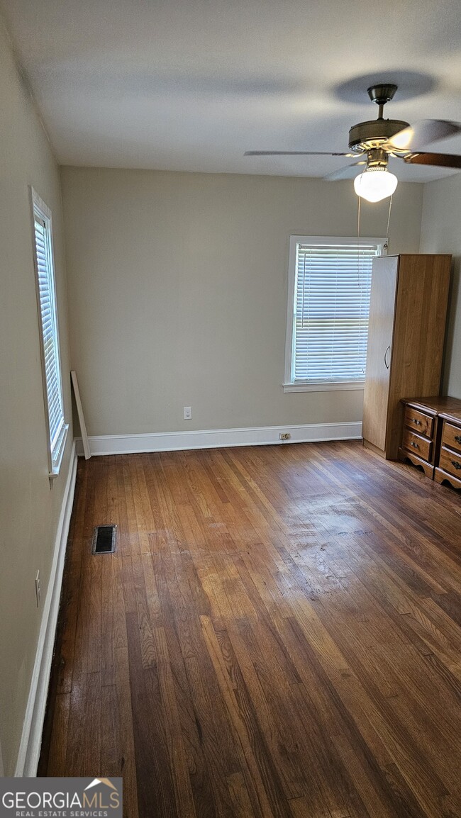 Building Photo - 509 Riley Ave