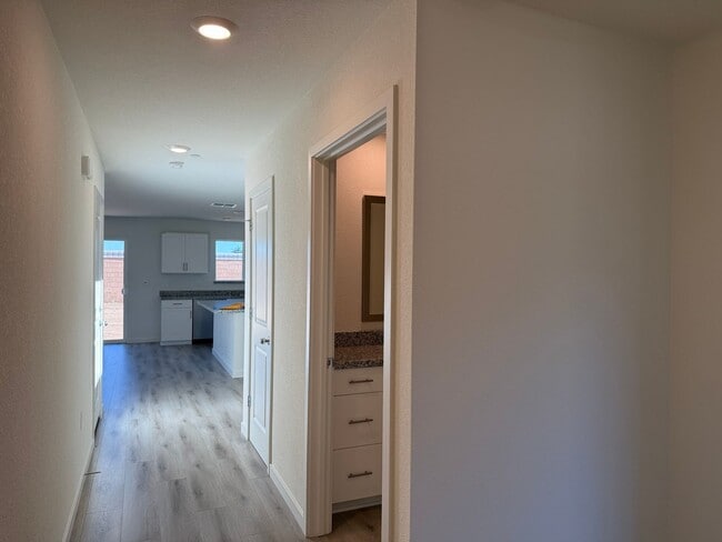 Building Photo - 2025 New Build! 5 bed 3 bath