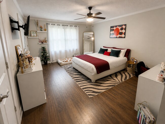 Building Photo - NOW LEASING FOR AUGUST 7TH 2026! 1/2 DEPOSIT SPECIAL