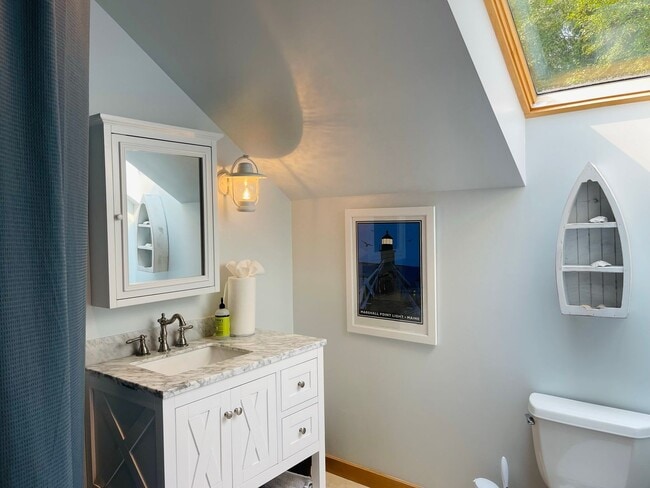 Building Photo - This gorgeous Bainbridge home is available with flexible lease terms starting July 10th
