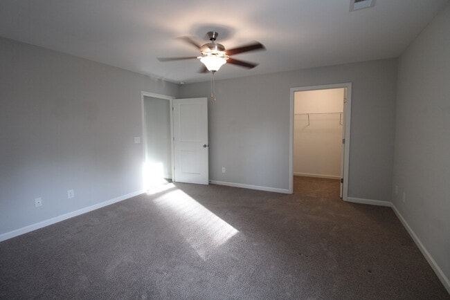 Building Photo - 581 Brushwood Dr