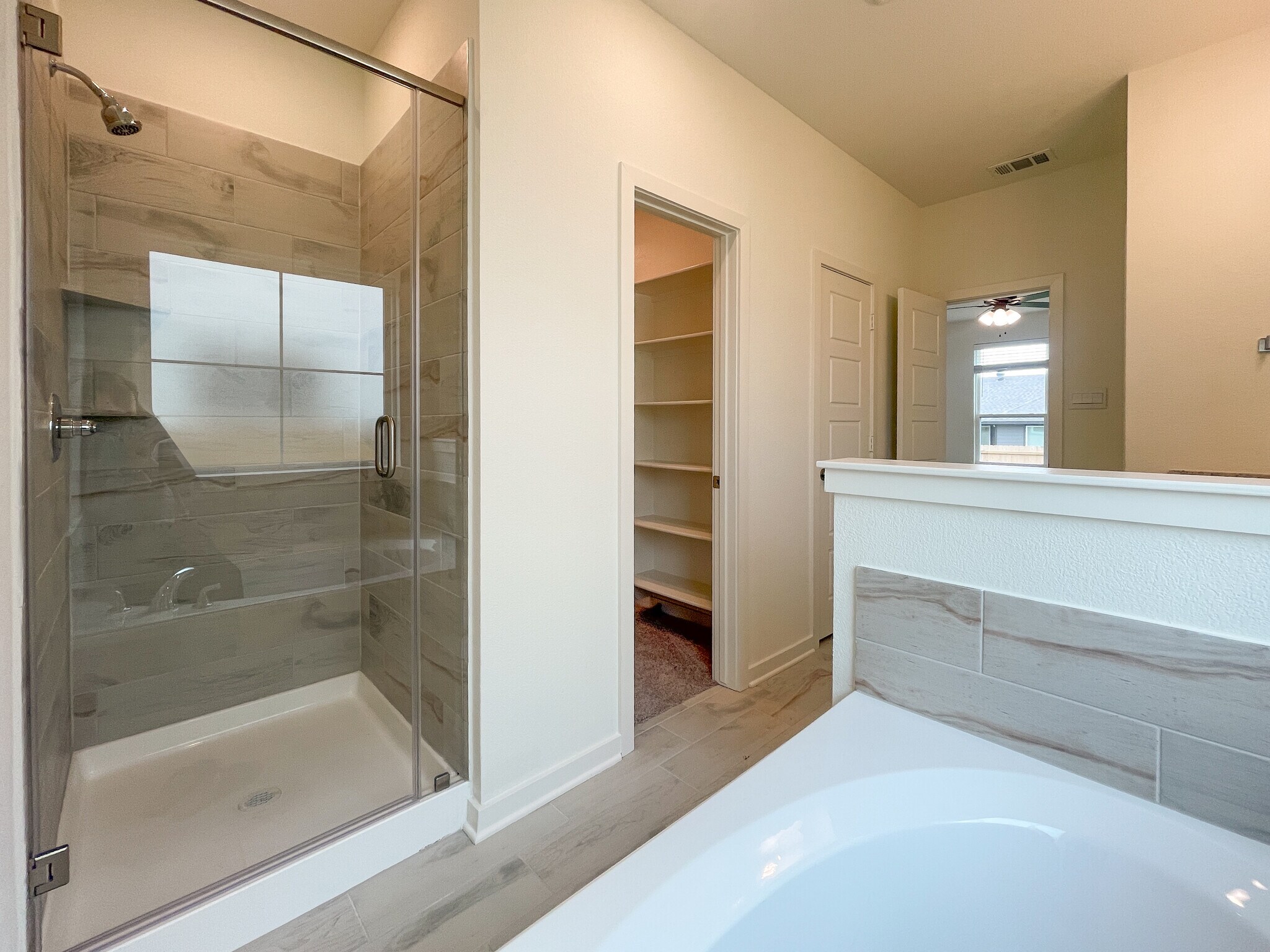Building Photo - 6912 Llano Dr