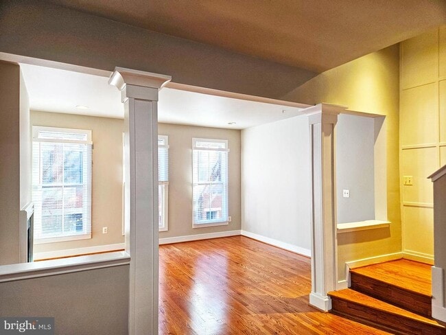 Building Photo - 12 S Regester St