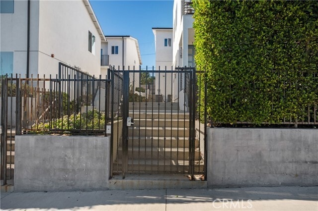 Building Photo - 7125 S La Cienega Blvd