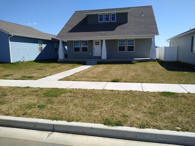 Building Photo - Beautiful Brand New Post Falls Home on the Prairie