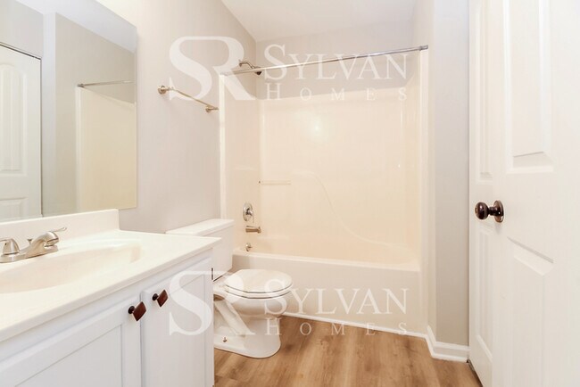 Building Photo - 520 Country Garden Dr