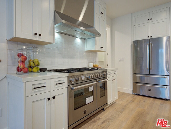 Building Photo - 1419 S Sierra Bonita Ave