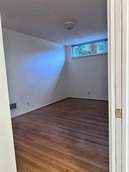 Building Photo - 2012 Thorndyke Ave W