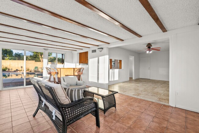 Building Photo - 10561 Alskog St