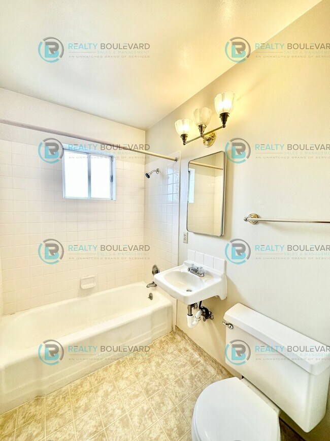 Building Photo - 1 Bedroom 1 Bath + Office next to Idlewild Park & the Truckee River