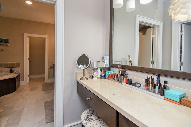 Building Photo - 1211 Rosine St