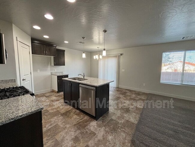 Building Photo - 3102 S Relic Ridge Dr