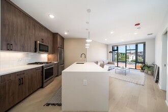 Building Photo - 338 Newark Ave