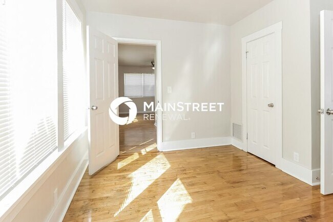 Building Photo - 2 Bedroom Pet-Friendly Home in Lake Worth, FL with Main Street Renewal