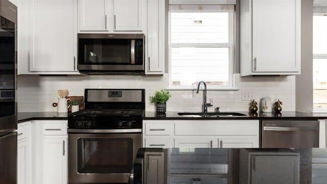 Building Photo - 5910 Swayden Ln