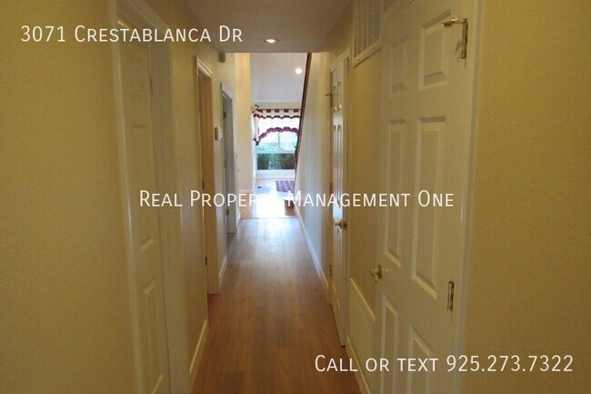 Building Photo - 3071 Crestablanca Dr