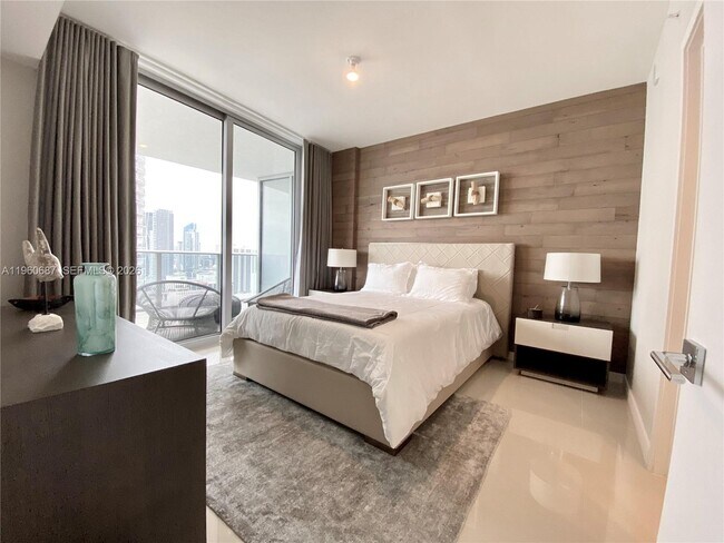 Building Photo - 488 NE 18th St