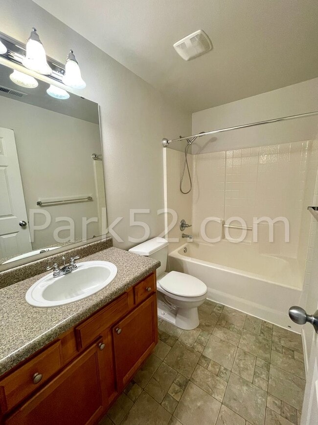 Building Photo - 3 Bedroom 3 Bathroom + Loft DuPont Home!