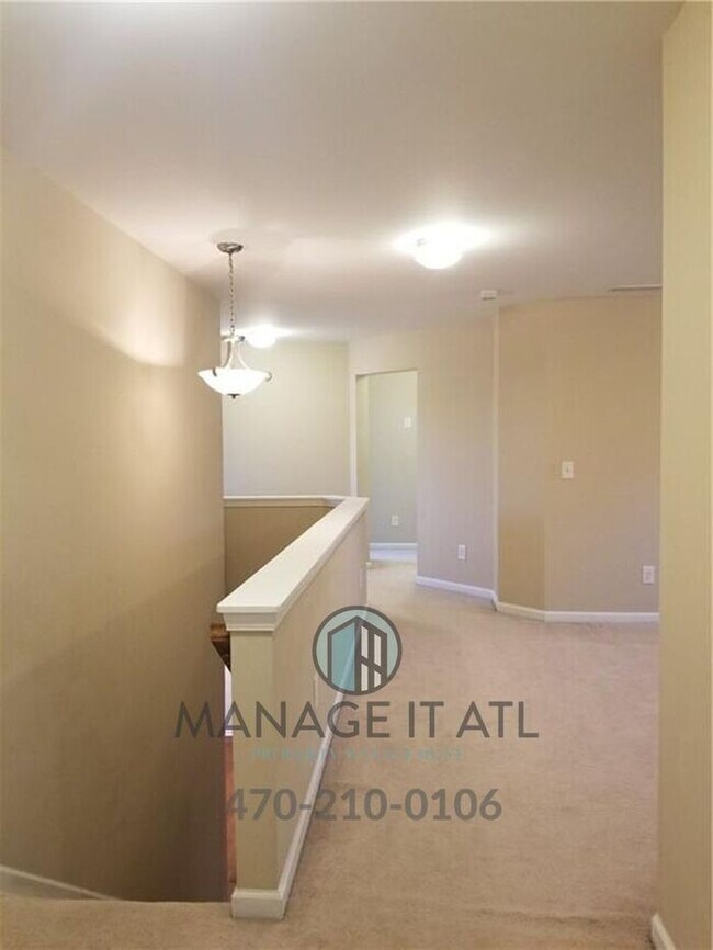 Building Photo - Beautiful 5BR/4BA Home in Just 5 Min from MALL OF GA
