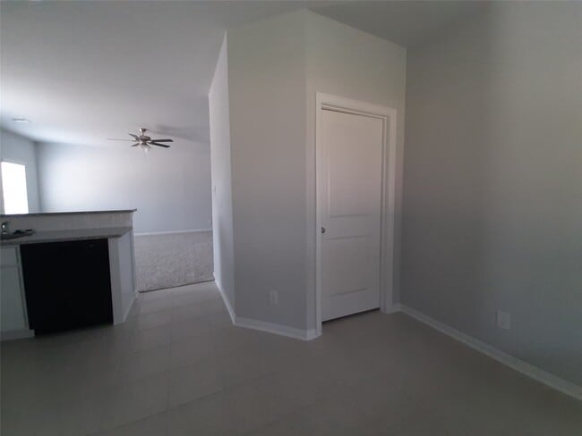 Building Photo - 5855 Strawflower Ln
