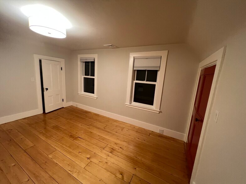 3rd flr BR - 9 Waldeck St
