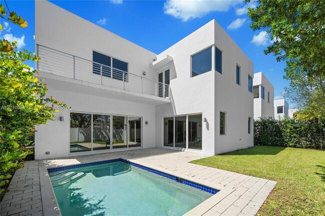 Building Photo - 9915 NW 75th St
