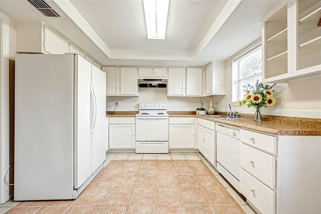 Building Photo - 9915 Towne Tower Ln