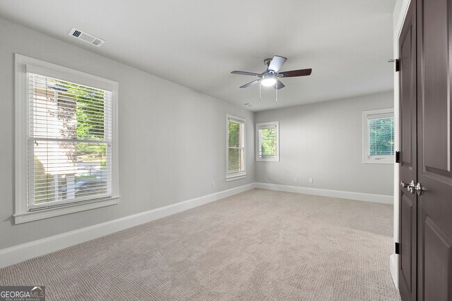 Building Photo - 2041 Mendenhall Cir