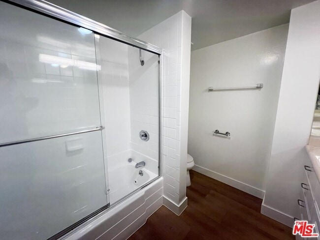 Building Photo - 10390 Wilshire Blvd