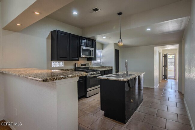 Building Photo - 3611 Yandell Dr
