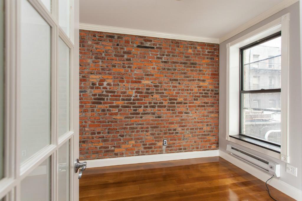 Building Photo - 346 E 18th St