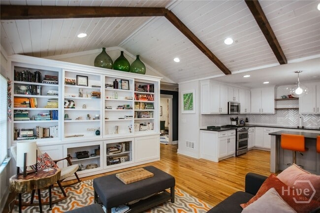 Building Photo - 284 The