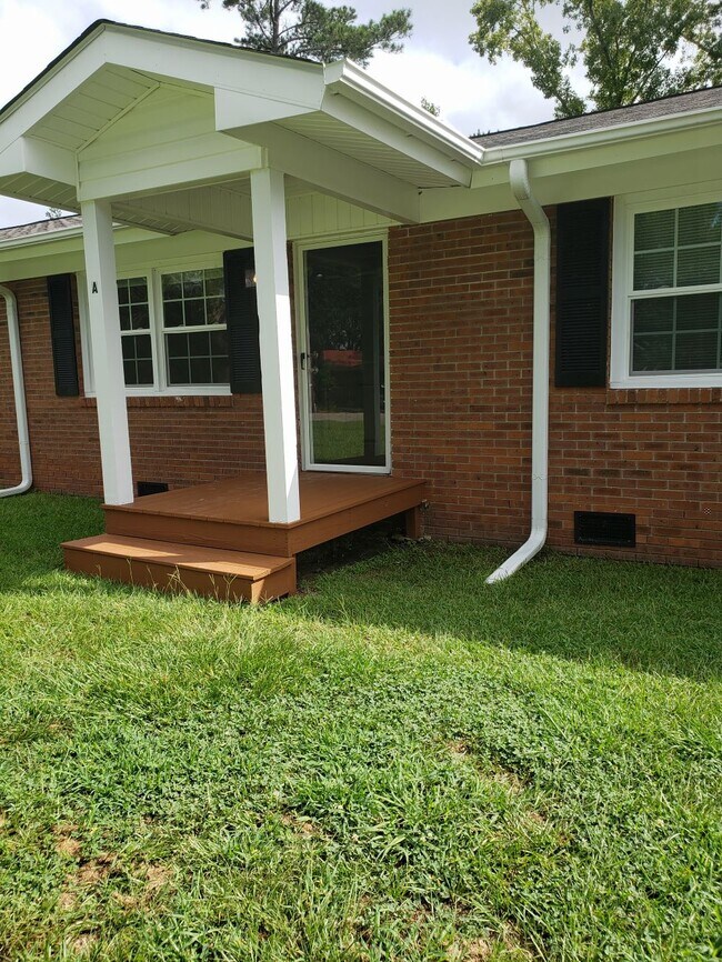 Building Photo - 114 Longwood Ln