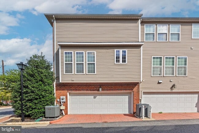 Building Photo - 2500 Clairmont View Way