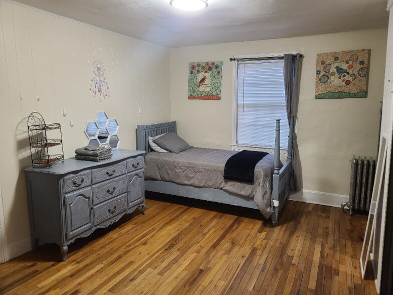 Building Photo - 258 Ann St