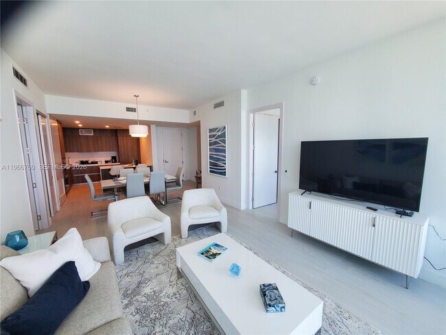 Building Photo - 17550 Collins Ave