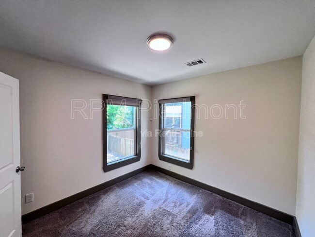 Building Photo - 334 Dargan Pl SW